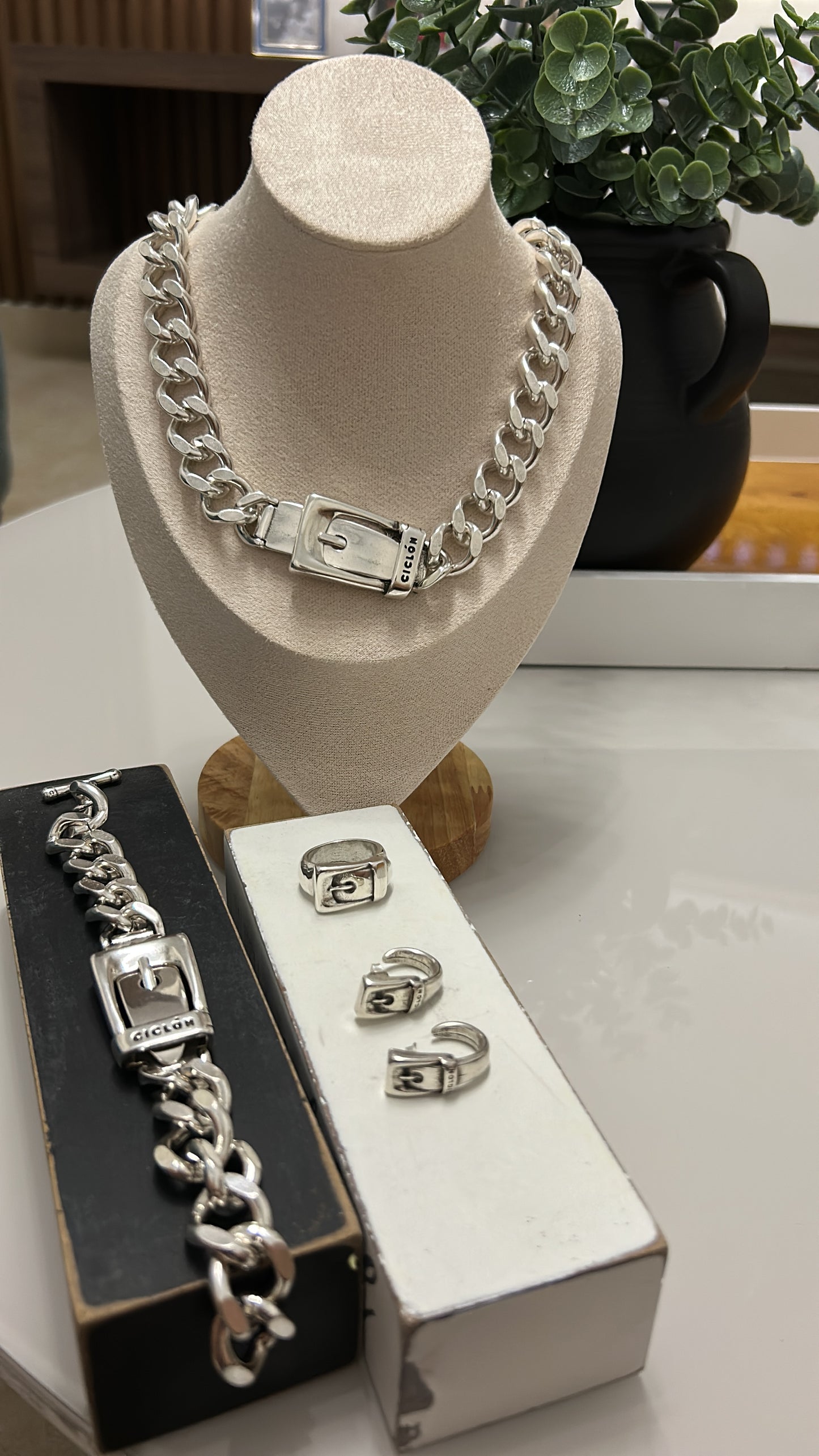 Anillo Cynthia