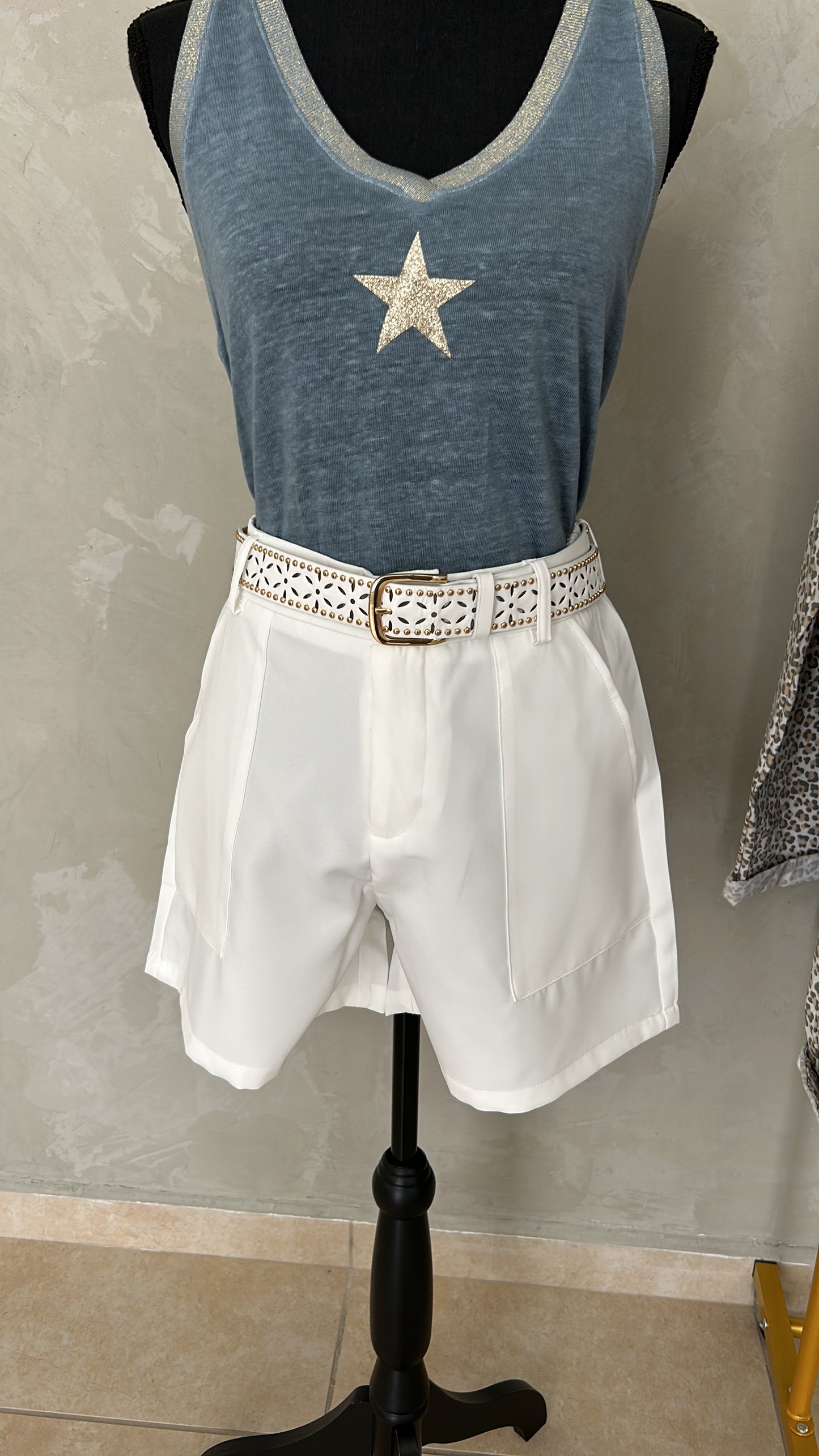 White shorts (belt included)
