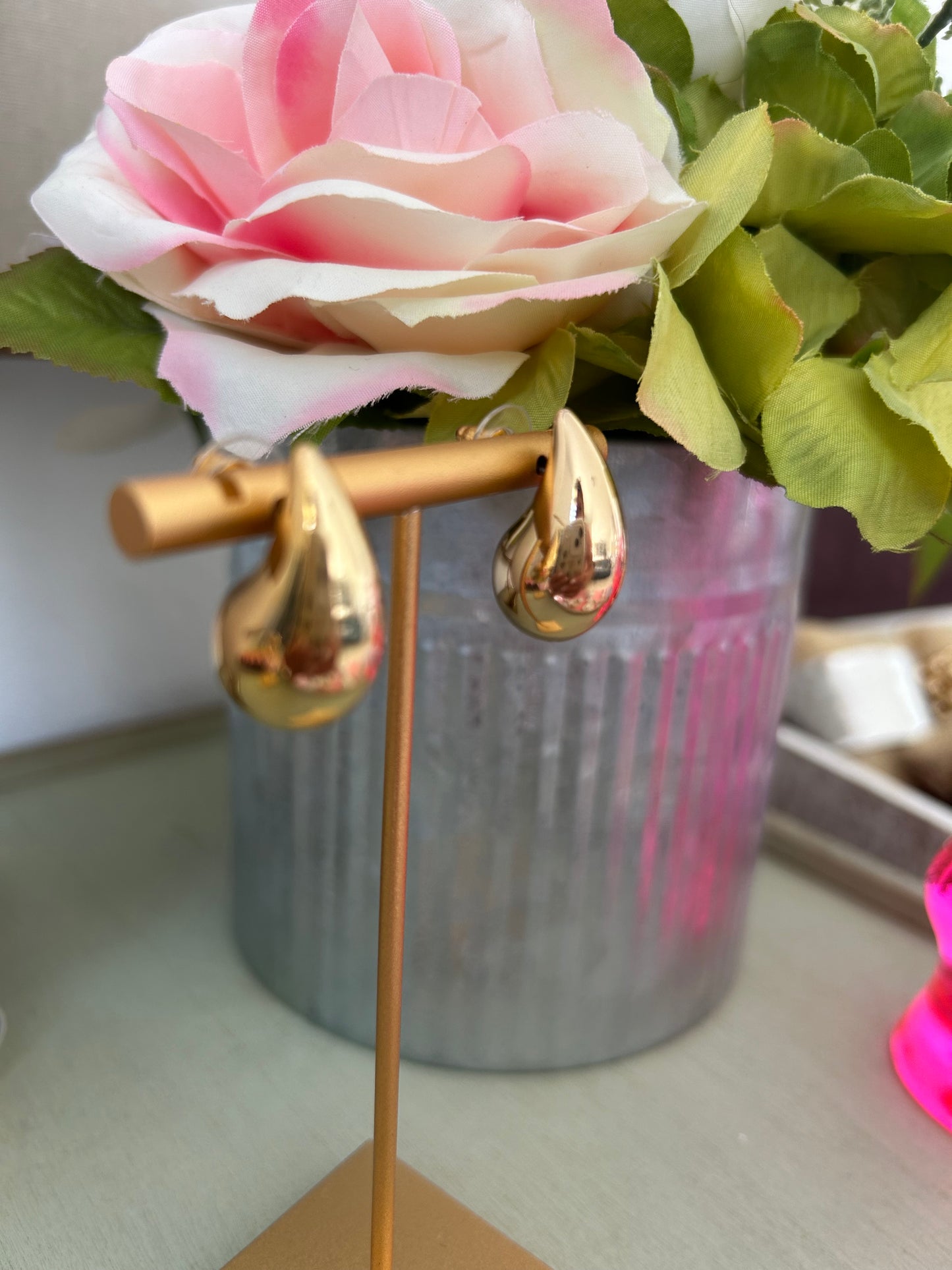 Gold drops earrings